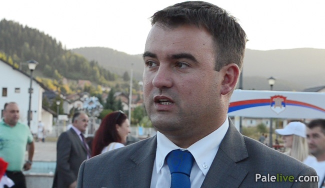 Kandidat SDS-a za načelnika opštine Pale Miodrag Kovačević osvojio je najviše glasova u trci za prvog čovjeka ove opštine sa osvojenih 5.258 glasova. - miodrag_kovacevic_sds_pale_2012