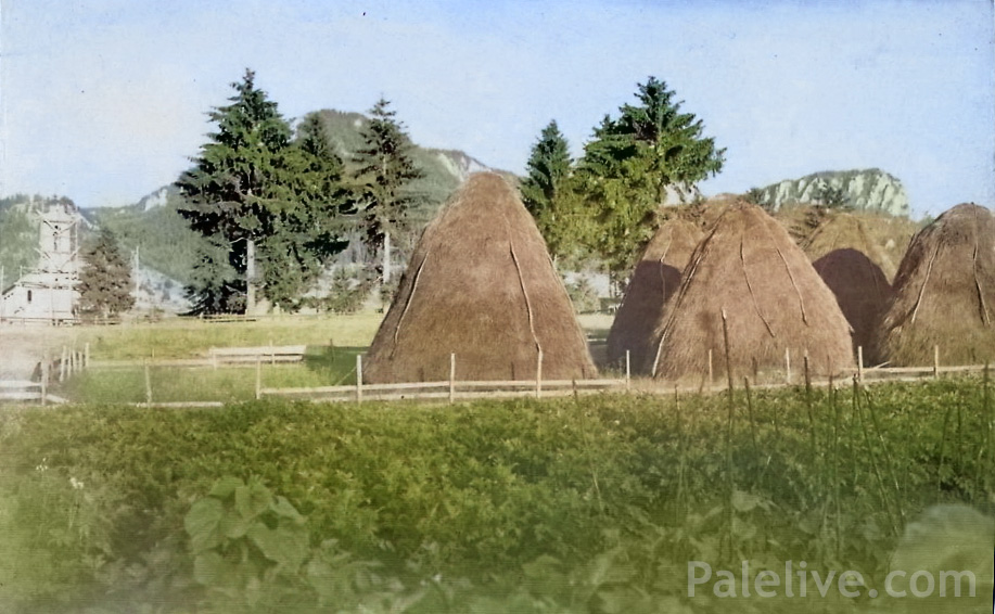 Стара фотографија направљена између 1928. и 1933. на којој се види црква у изградњи лијево